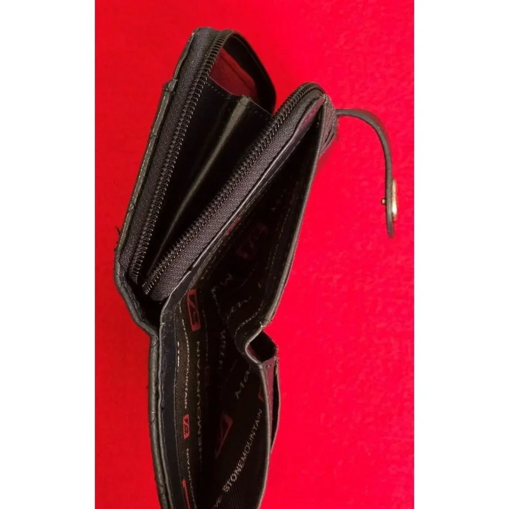 Stone Mountain Ludlow Navy SLG Zip Around Leather Clutch Wallet‎